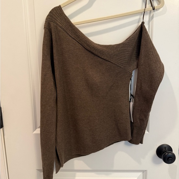 Astr Chocolate Off-Shoulder Sweater - L - Picture 1 of 5